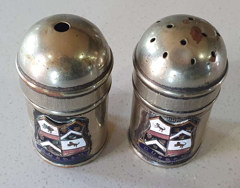 Vintage silver plated salt and peper - made in England as per photo