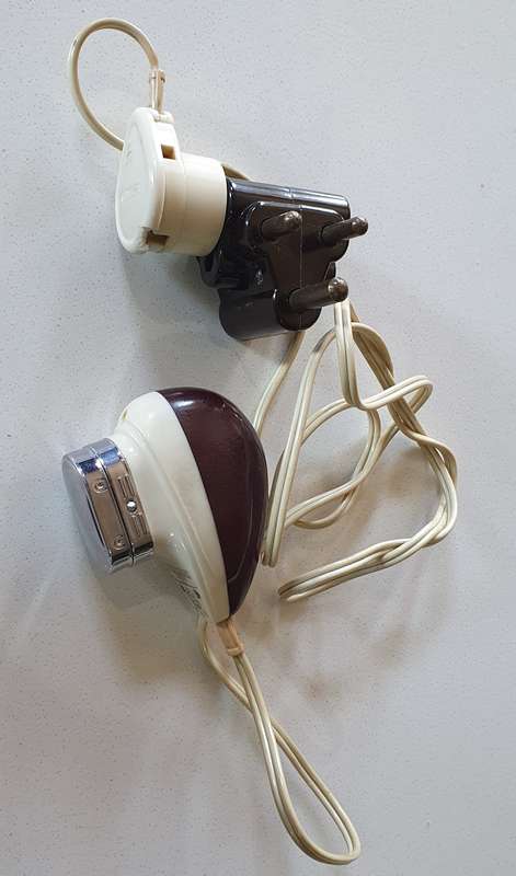Vintage PHILLIPS electrical shaver as per photos