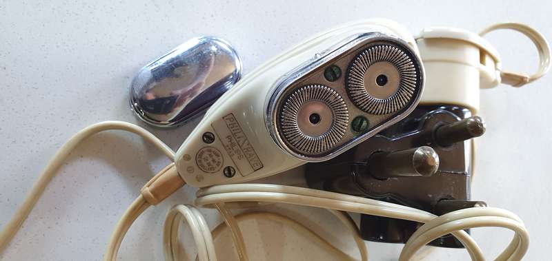 Vintage PHILLIPS electrical shaver as per photos