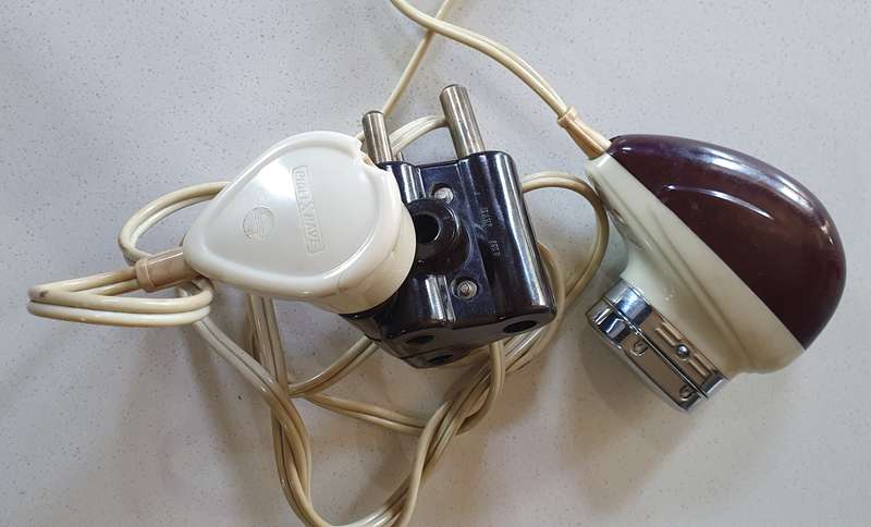 Vintage PHILLIPS electrical shaver as per photos
