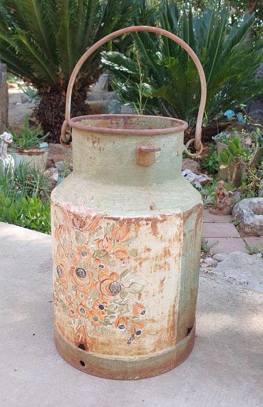 Vintage rusted milk can for garden or display as per photos