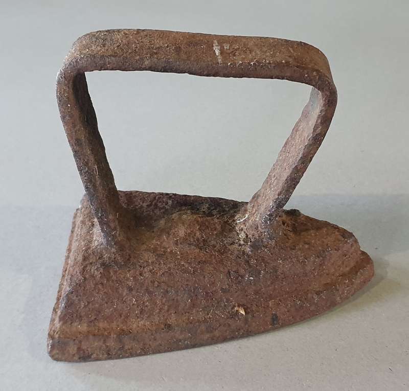 Vintage rusted cast iron, coal stove clothing Sad Iron (for door stop) as per photo