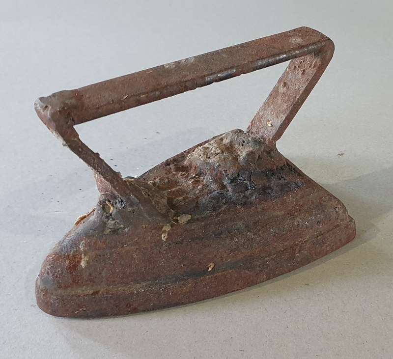 Vintage rusted cast iron, coal stove clothing Sad Iron (for door stop) as per photo