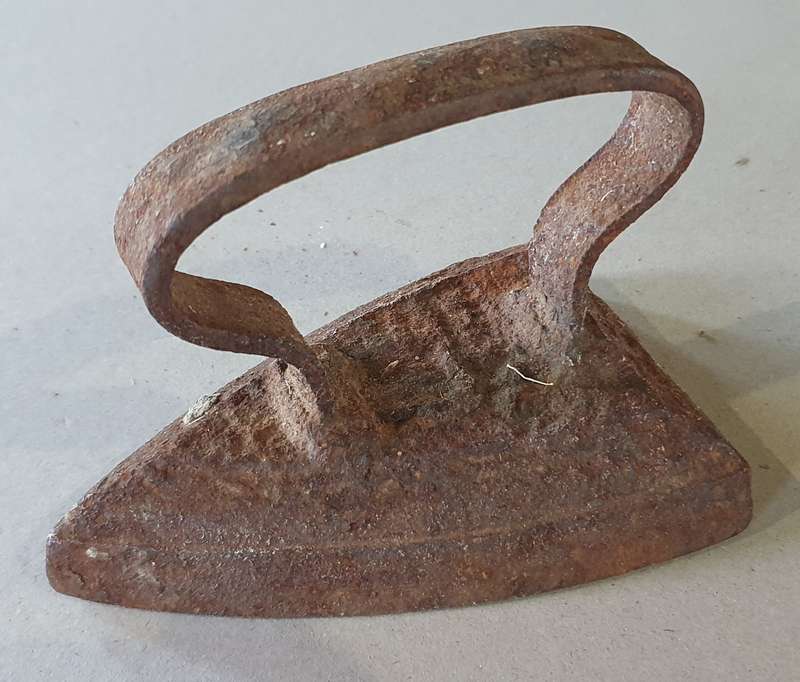 Vintage rusted cast iron, coal stove clothing Sad Iron (for door stop) as per photo