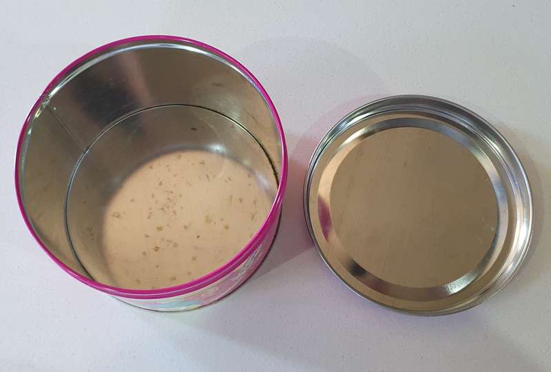 Kellogg's tin as per photos