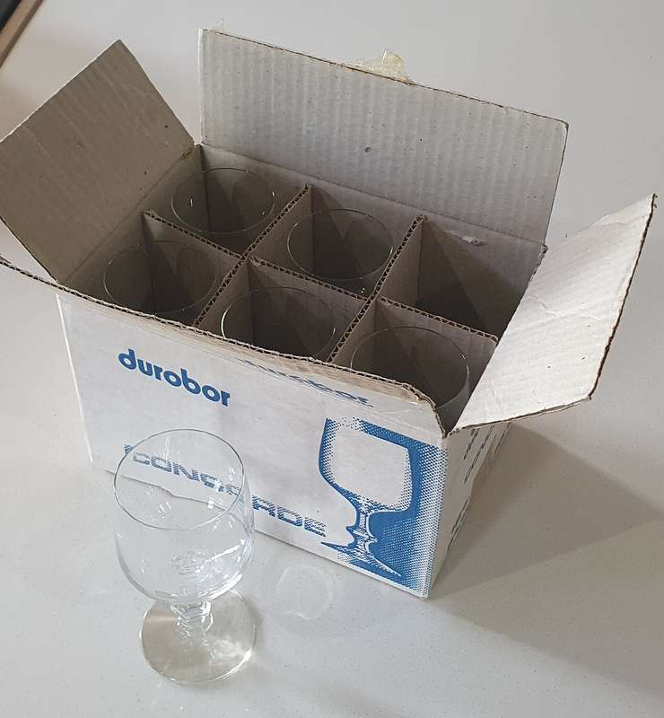 6x GREY COLLEGE wine glasses as per photos