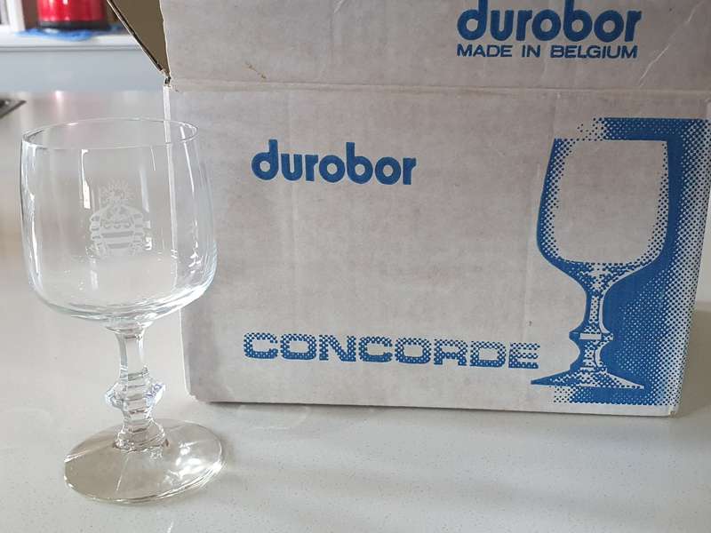 6x GREY COLLEGE wine glasses as per photos