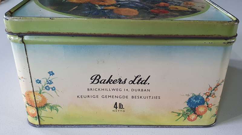 BAKERS biscuits tin as per photos