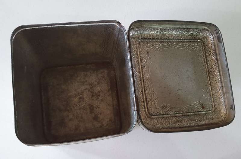 Vintage tin as per photos