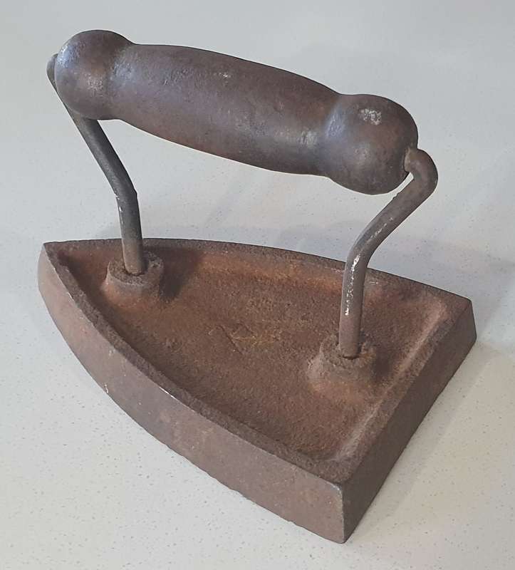 Vintage cast iron, coal stove no.6 clothing Sad Iron as per photo