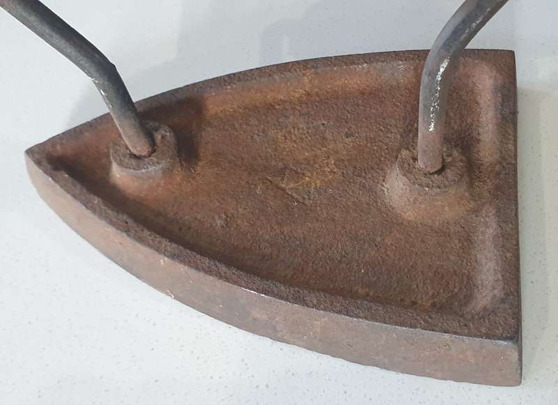 Vintage cast iron, coal stove no.6 clothing Sad Iron as per photo