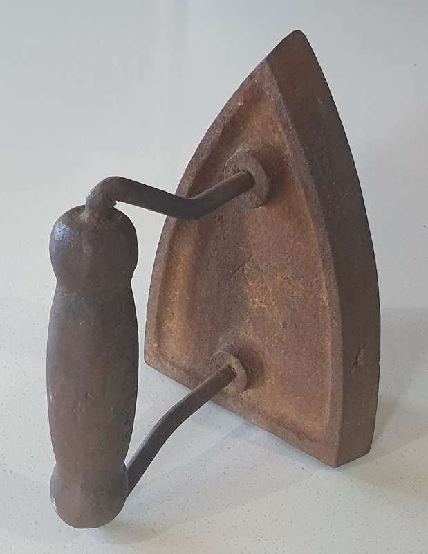 Vintage cast iron, coal stove no.6 clothing Sad Iron as per photo