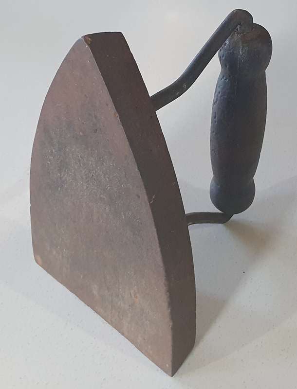 Vintage cast iron, coal stove no.6 clothing Sad Iron as per photo