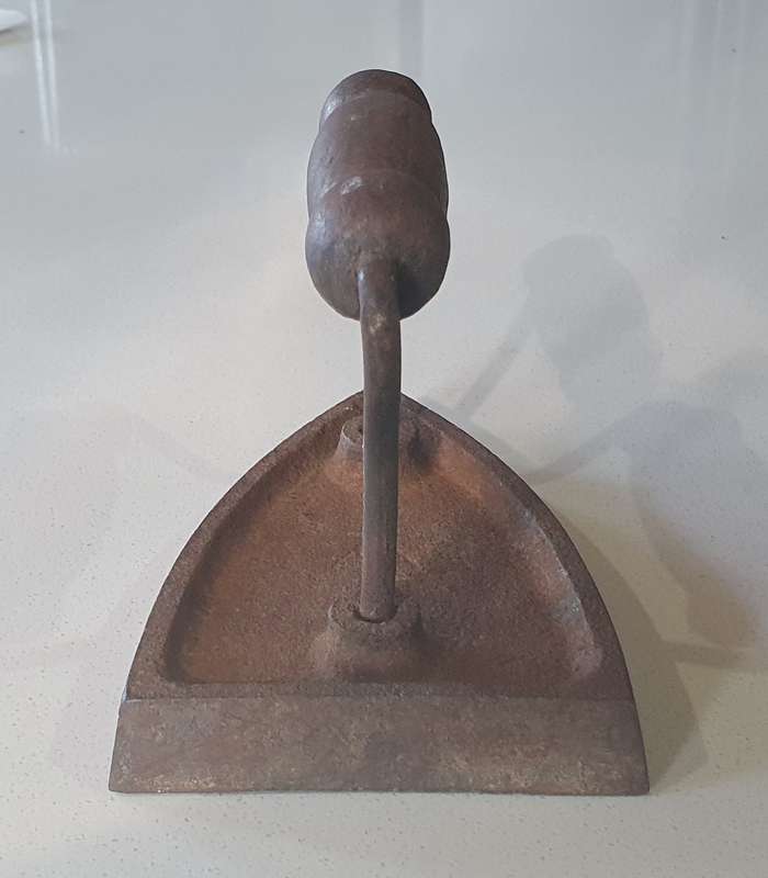 Vintage cast iron, coal stove no.6 clothing Sad Iron as per photo