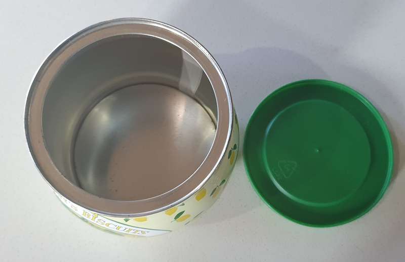 QUEEN's Biscuits tin as per photos