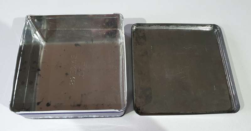 BAKERS tin as per photos