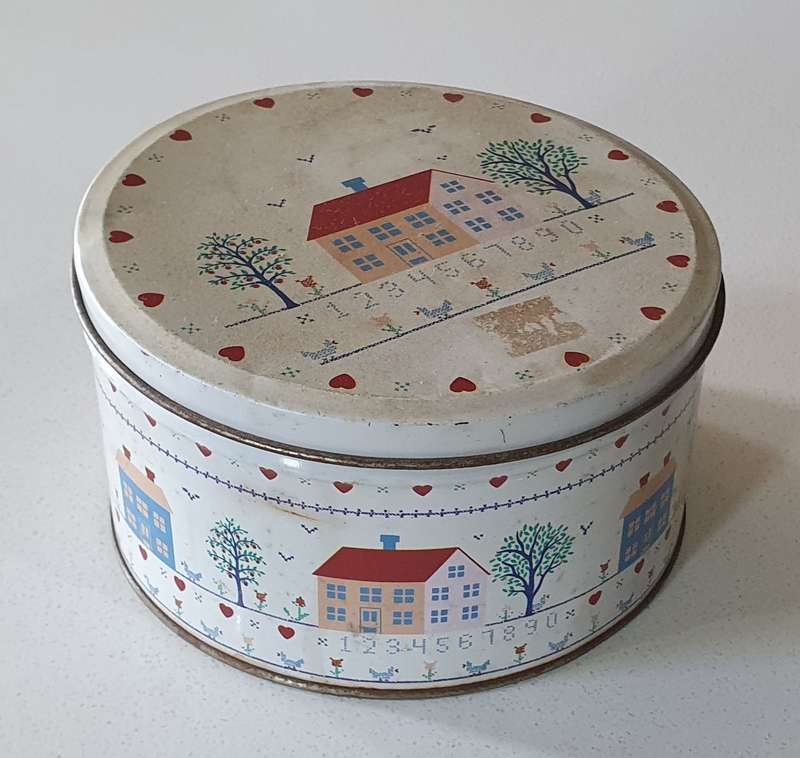 CROSS STITCH tin as per photo.