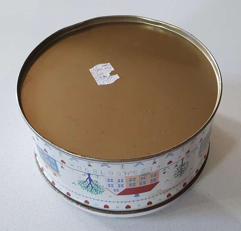 CROSS STITCH tin as per photo.