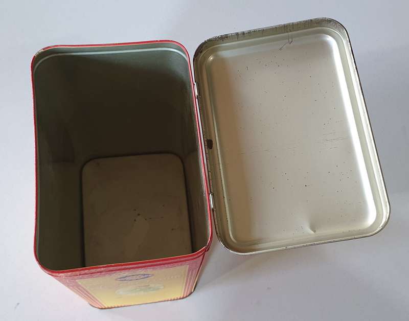 SNOWFLAKE CAKE FLOUR tin as per photo.
