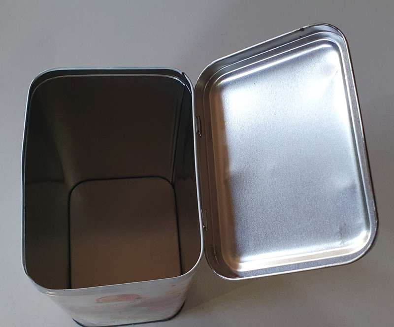 SELATI SUGAR tin as per photo.