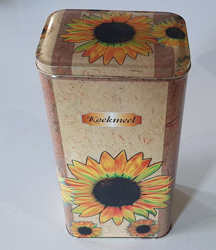 CAKE FLOUR tin as per photo.