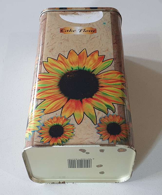 CAKE FLOUR tin as per photo.