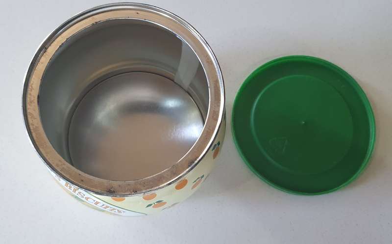 QUEENS BISCUITS tin as per photos