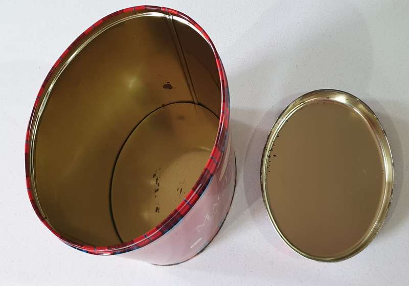 BEACON MACTRAVISH's CANDY tin as per photos