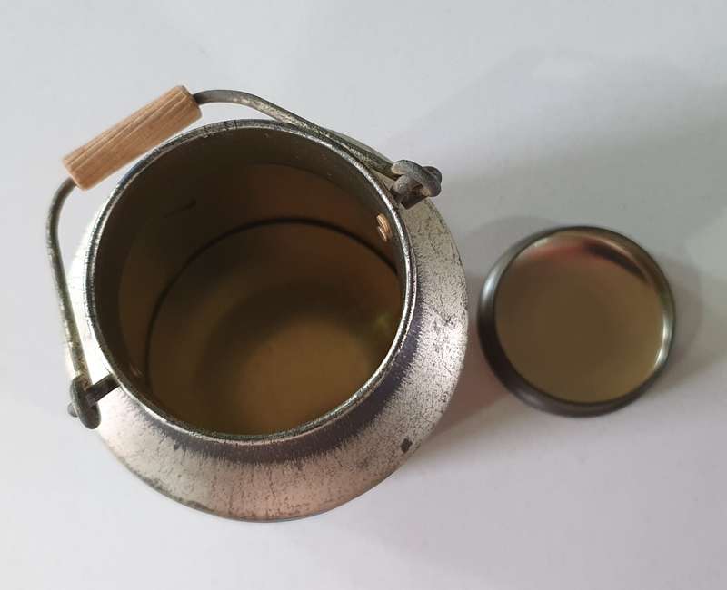 BEACON MACTRAVISH's CANDY tin as per photos