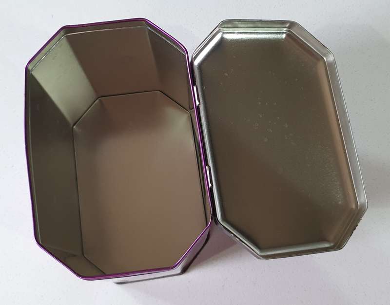 SIMBA PEANUTS & RAISINS tin as per photos
