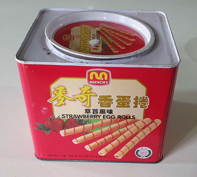 MUNCHY STRAWBERRY EGG ROLLS tin as per photos