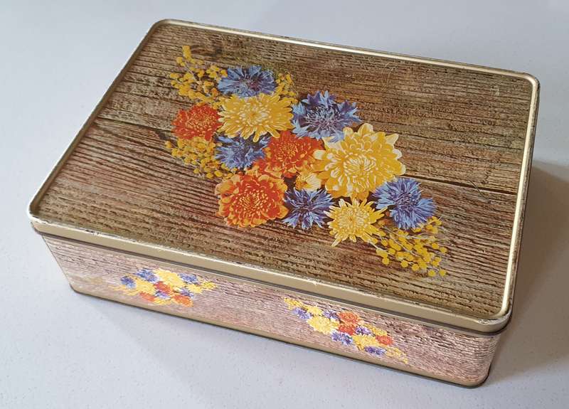 BAKAERS BISCUIT tin as per photos