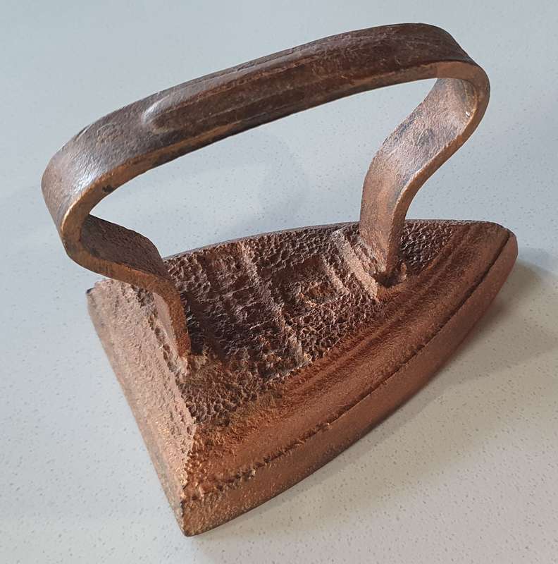 Vintage cast iron, coal stove FALKIRK 4 clothing Sad Iron as per photo