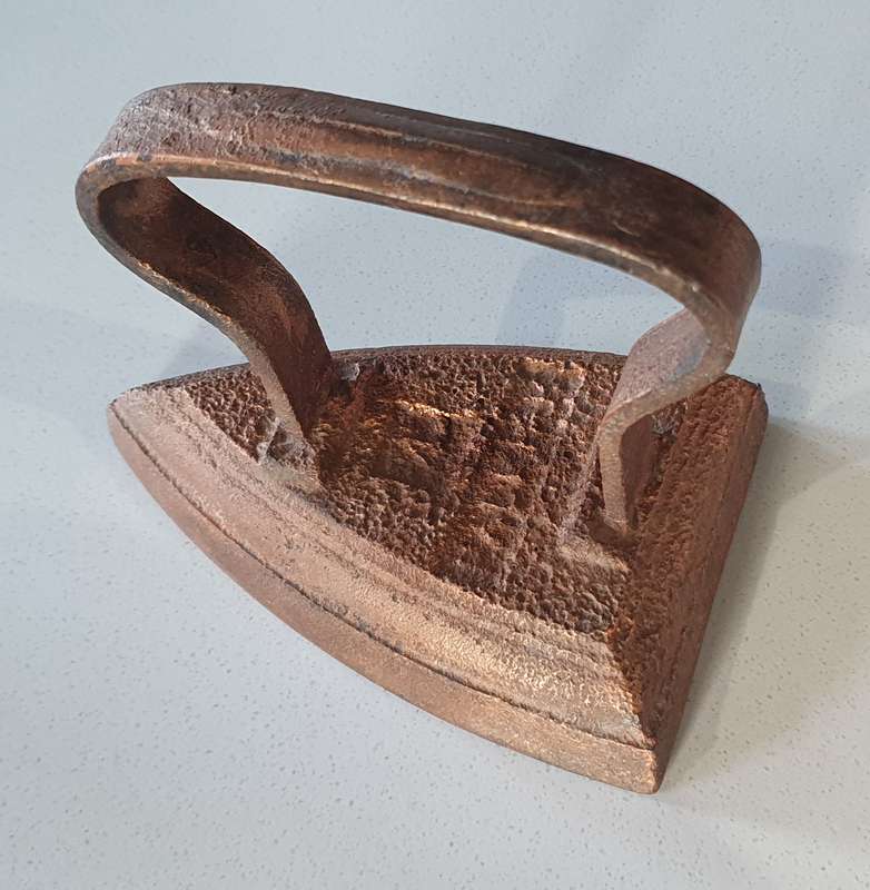 Vintage cast iron, coal stove FALKIRK 4 clothing Sad Iron as per photo