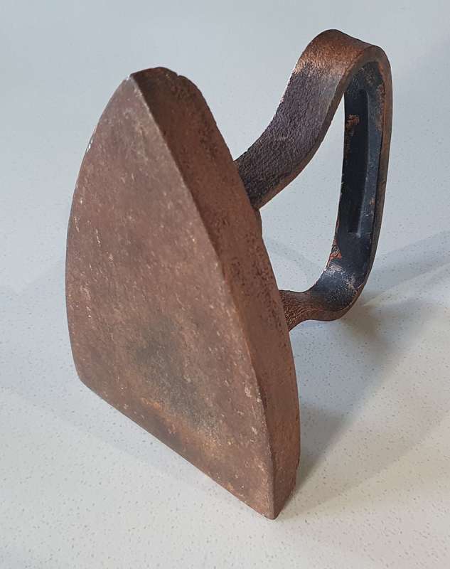 Vintage cast iron, coal stove FALKIRK 4 clothing Sad Iron as per photo