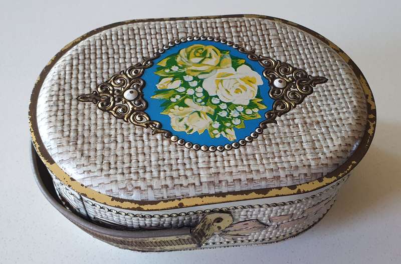 Vintage tin as per photos
