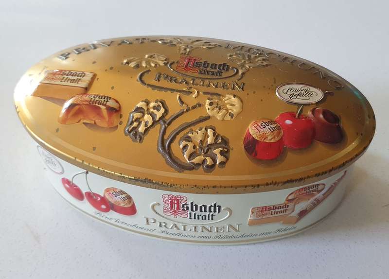 PRIVAT MISCHUNNG - ASBACH URALT - PRALINEN tin as per photos