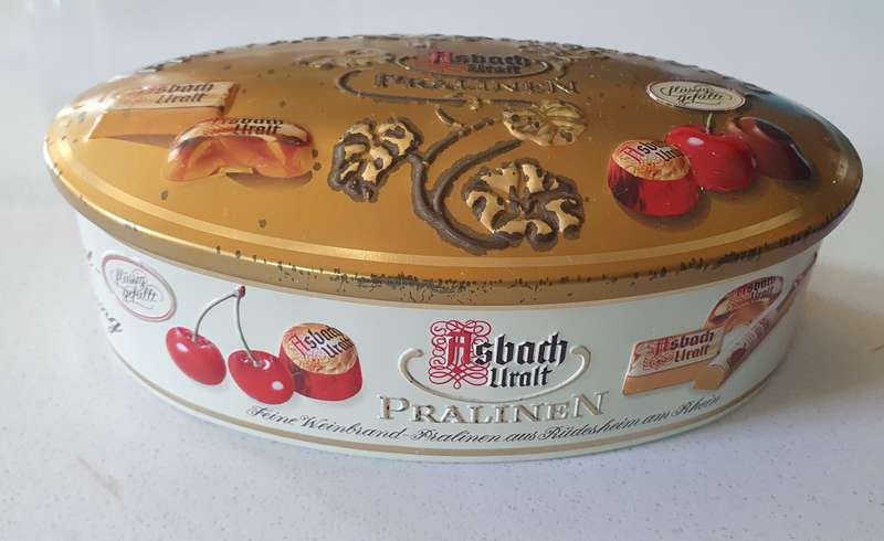 PRIVAT MISCHUNNG - ASBACH URALT - PRALINEN tin as per photos