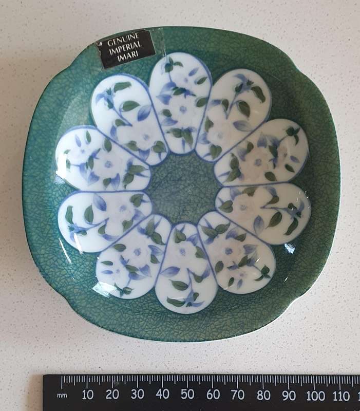 Small Imari display plate as per photo