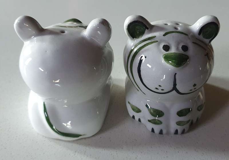 SALT and PEPPER SET - cat/tiger figurine as per photo