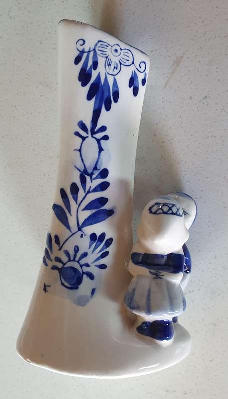 Blue and white figurine / vase - as per photo