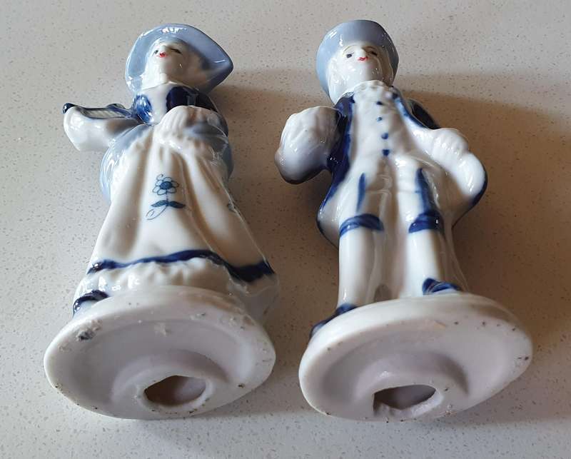 Blue and white figurines - as per photo