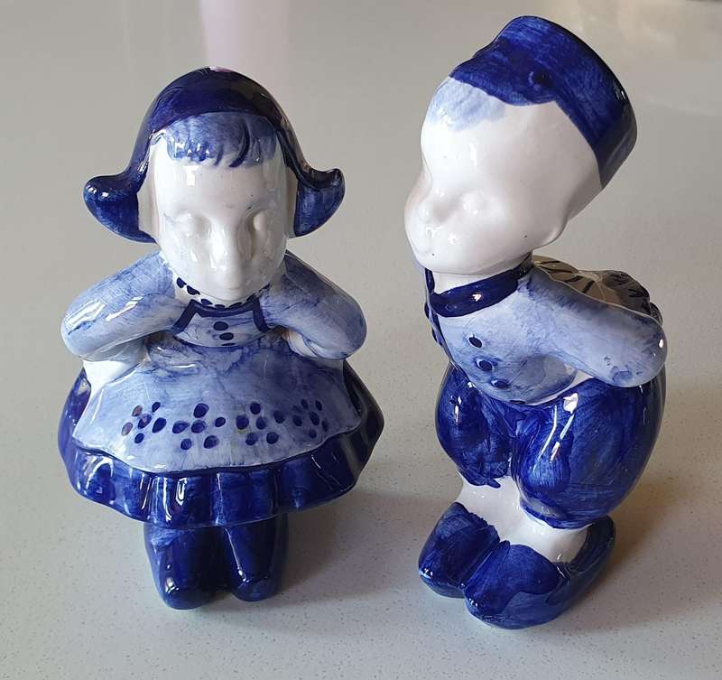Blue and white figurines - as per photo