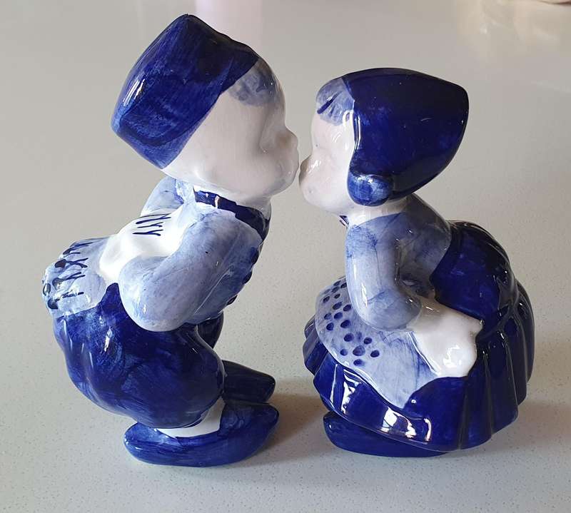 Blue and white figurines - as per photo