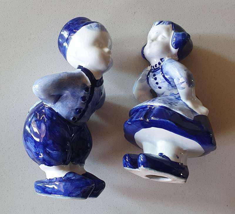 Blue and white figurines - as per photo