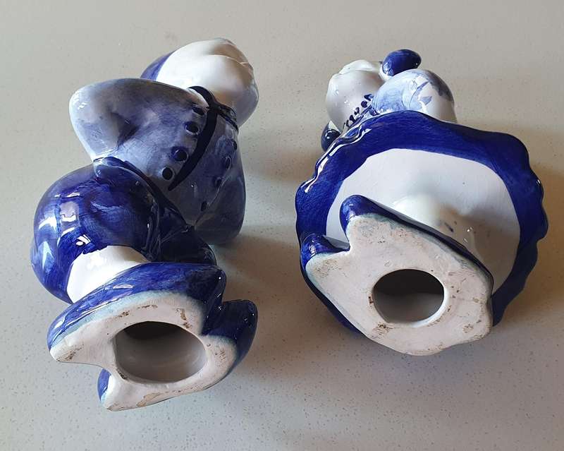 Blue and white figurines - as per photo