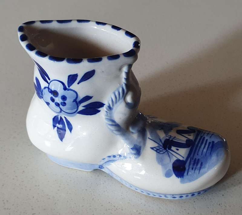 DELFT hand painted Blue and white shoe - as per photo