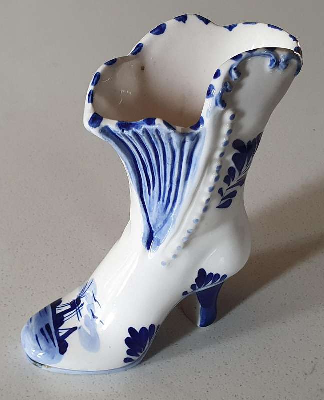 DELFT hand painted Blue and white shoe - as per photo