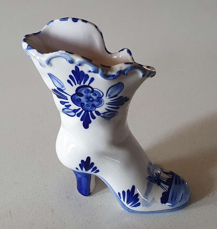 DELFT hand painted Blue and white shoe - as per photo