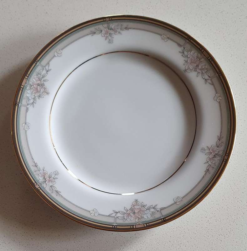 NORITAKE BLOSSOM MIST plate as per photos